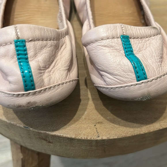 Light pink Tieks Size 7 flats - Picture 6 of 9